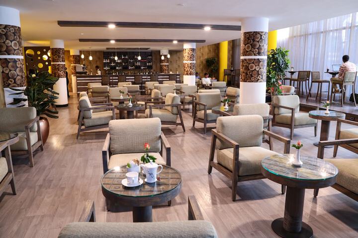 Lounge 63 of 75