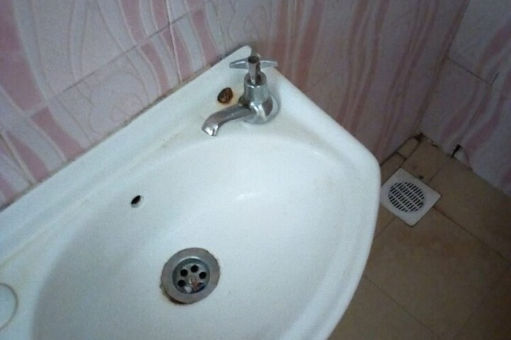 Room 12 of 16