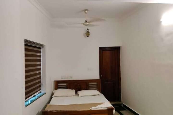 Room 17 of 18