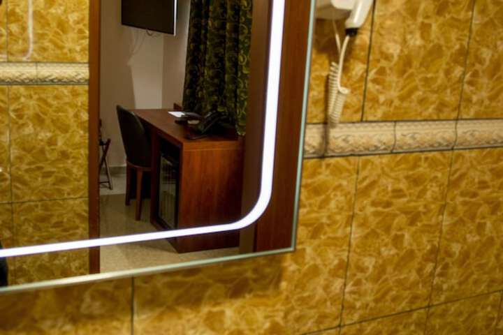 Room 25 of 38