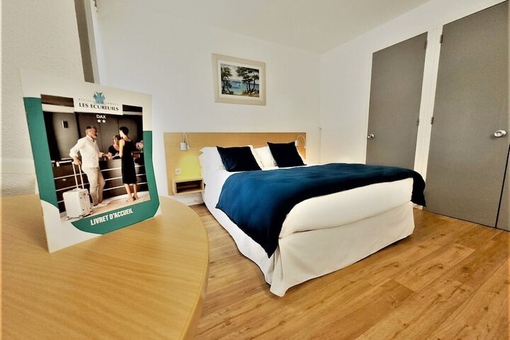 Room 4 of 8