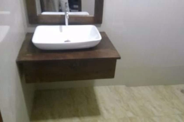 Room 9 of 20
