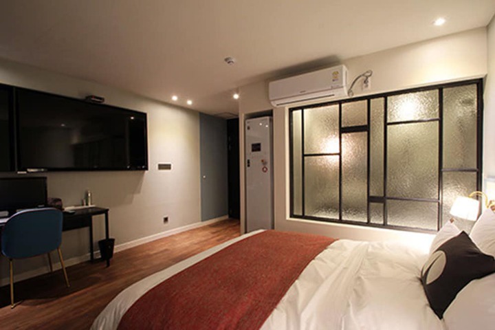 Room 10 of 24