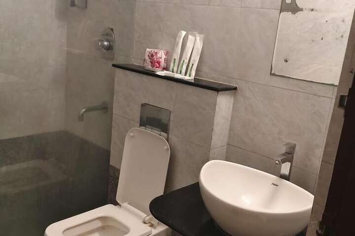 Room 8 of 9