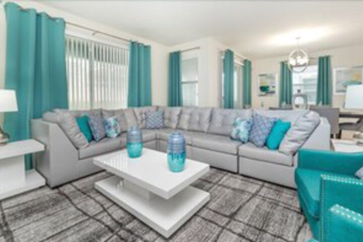 6BR Pool Home in ChampionsGate