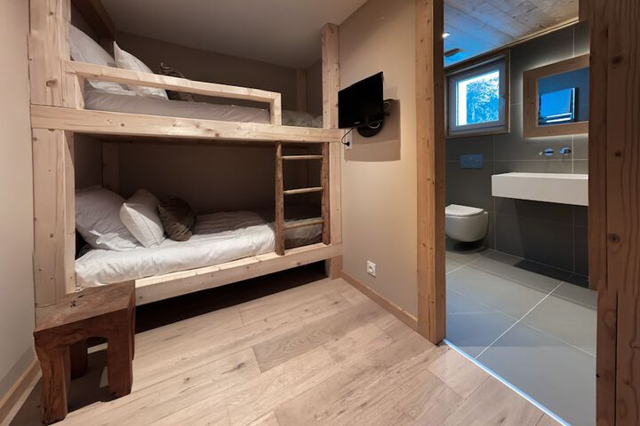 Room 8 of 38