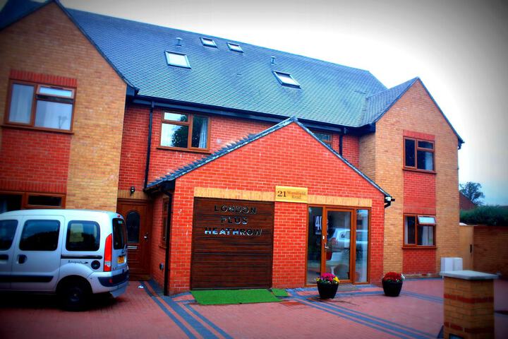 Heathrow Traveller B & B