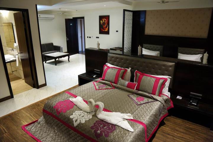 Room 14 of 38