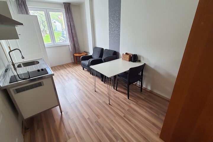 Room 10 of 18