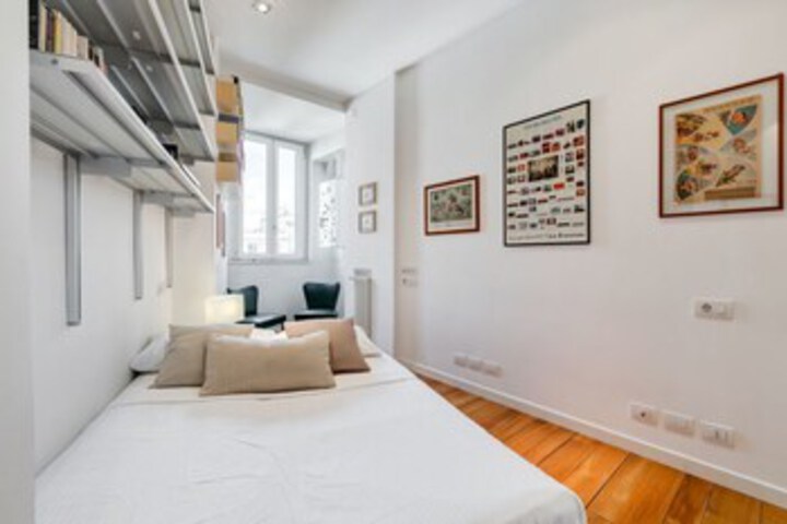 Room 12 of 32