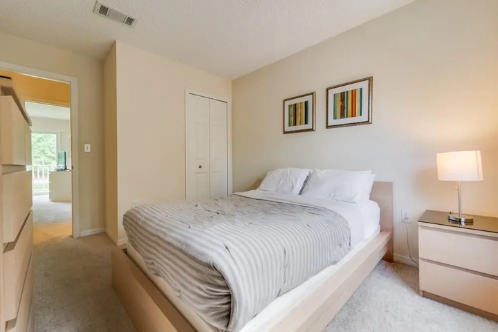 Room 6 of 17