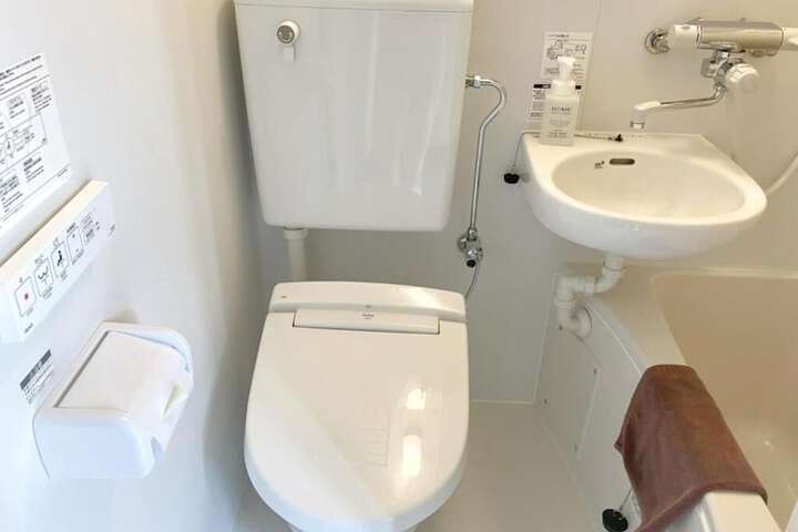 Room 7 of 18