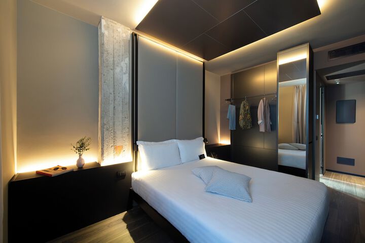 Room 8 of 34