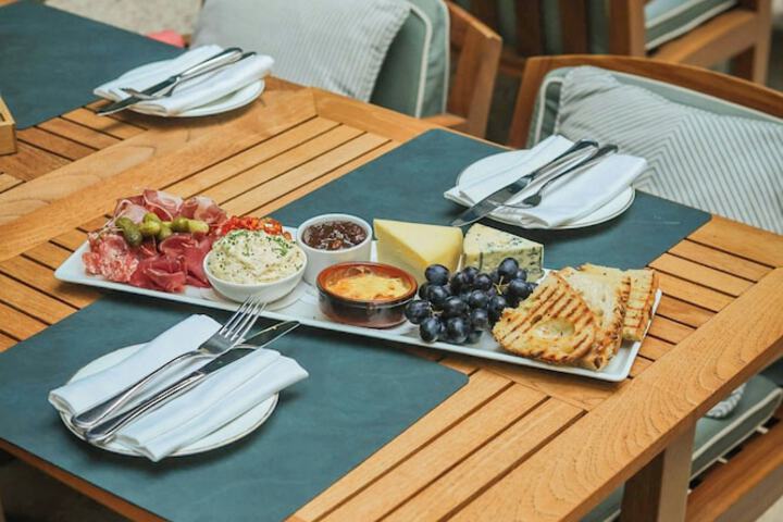 Dining 72 of 122