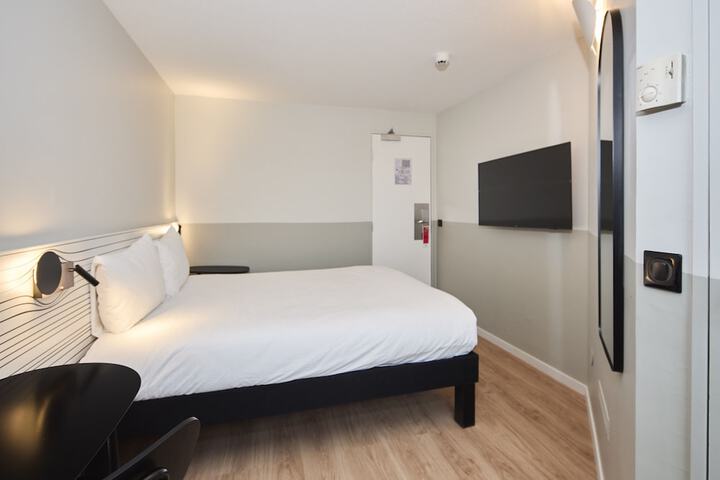 Room 3 of 48