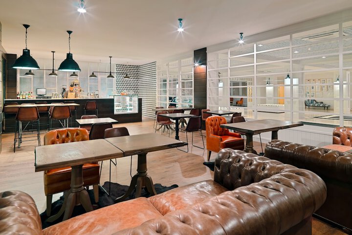 Lounge 39 of 47