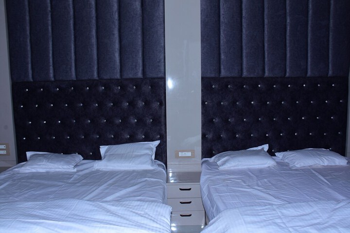 Room 9 of 28