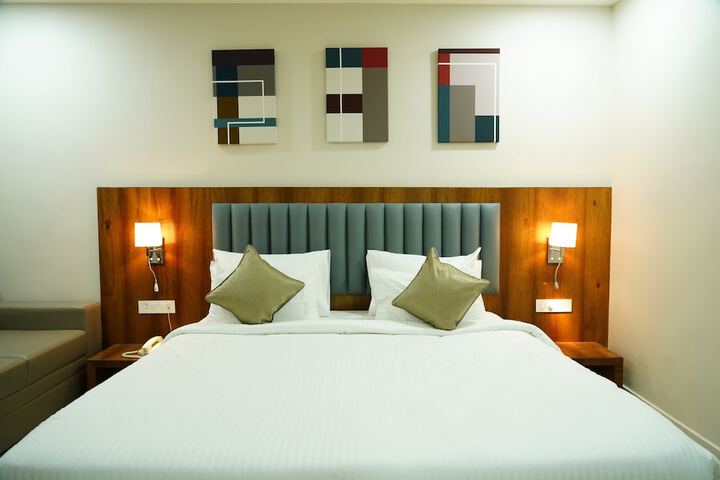 Room 11 of 27