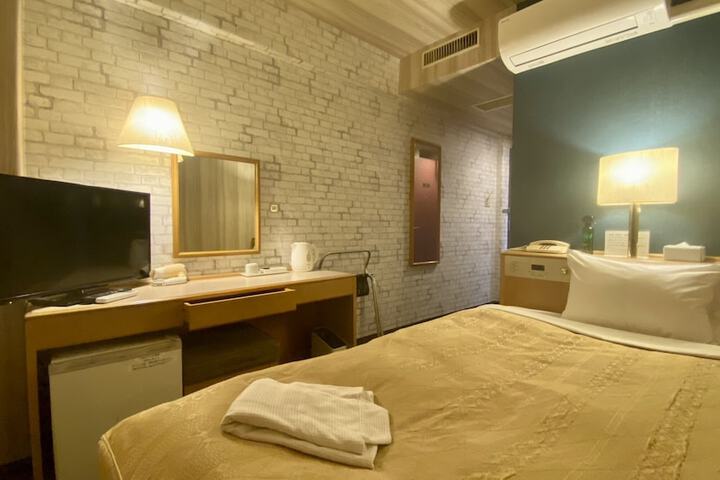Room 3 of 33