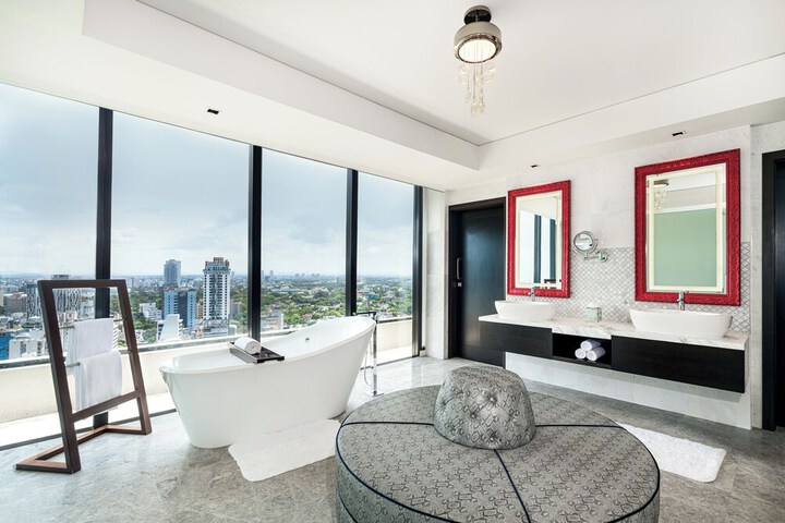 Room 64 of 100