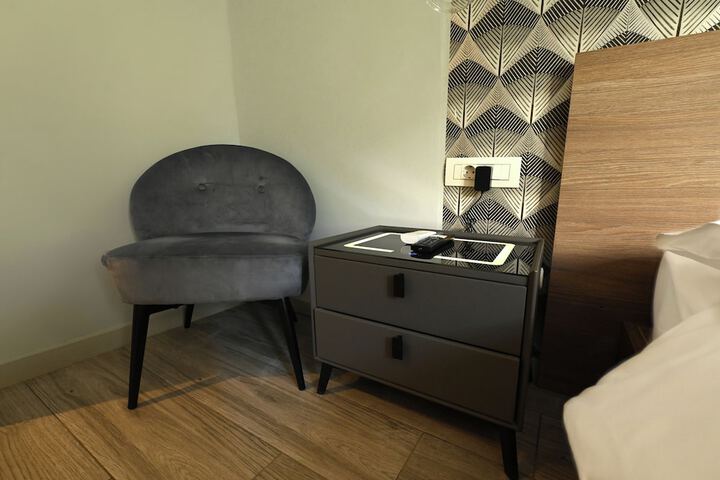 Room 96 of 200