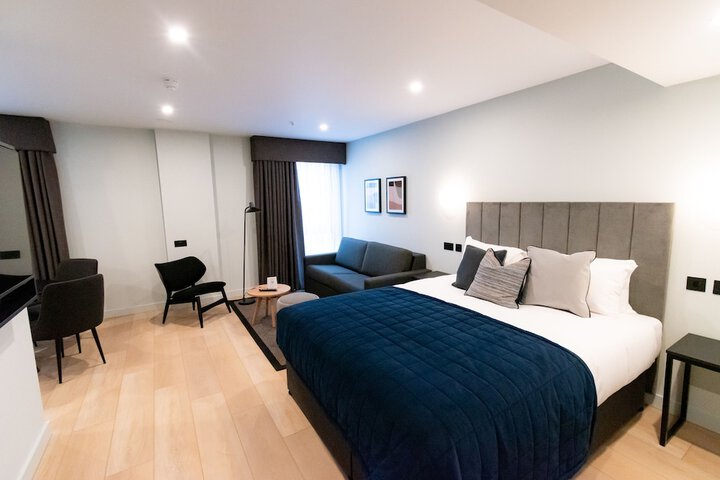 Room 8 of 33