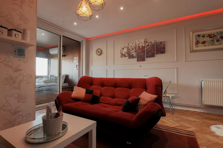Room 4 of 18