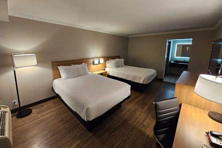Double Deluxe King Bed (11 of 11)