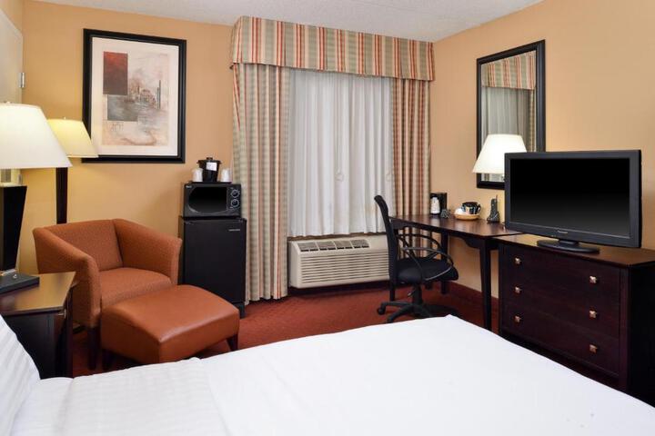 1 King Bed (13 of 16)