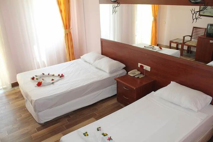 Room 4 of 25