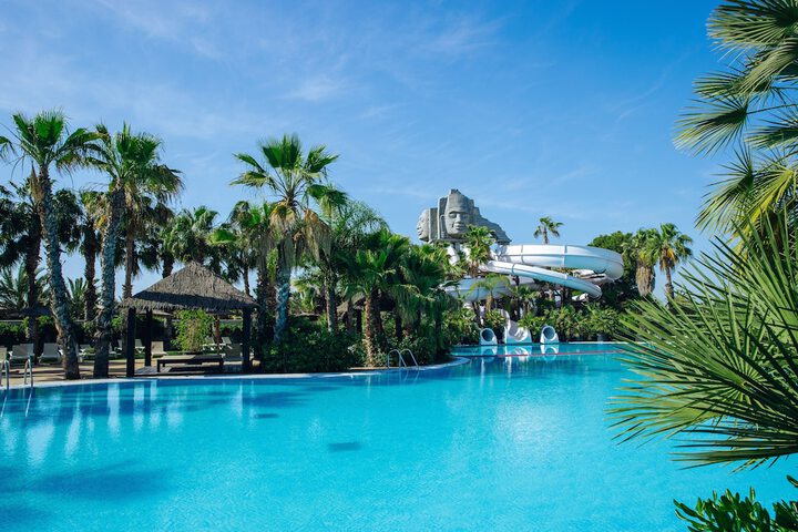 Hotel with Pool