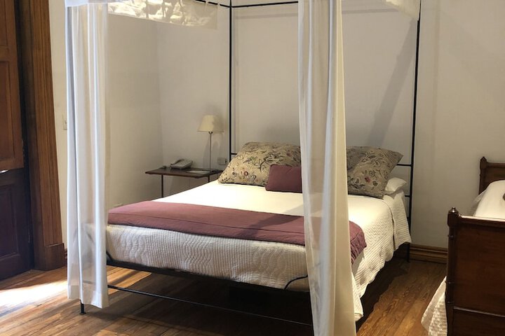 Room 8 of 33