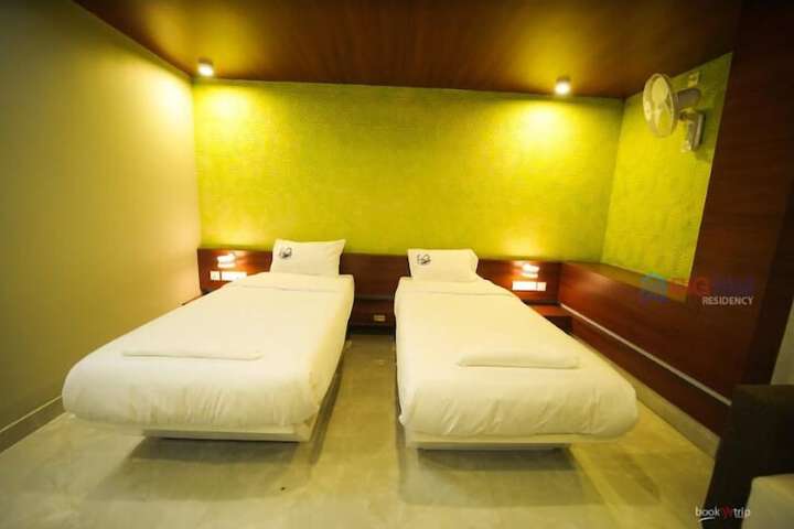 Room 6 of 9