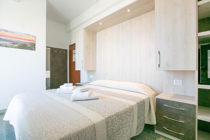 Room 26 of 85