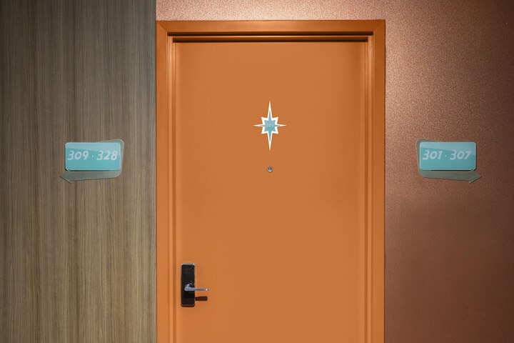 Ballroom/Hall 77 of 98