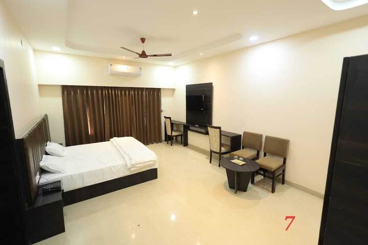 Room 10 of 20