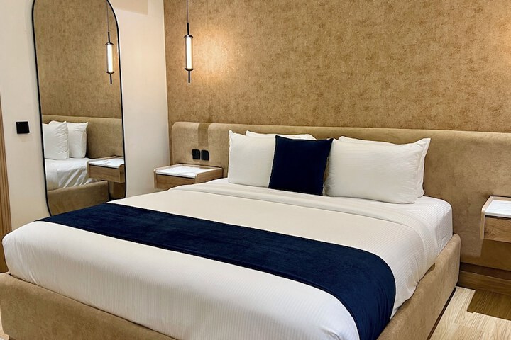 Room 16 of 27