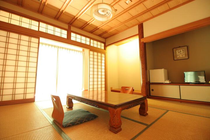 Room 10 of 37