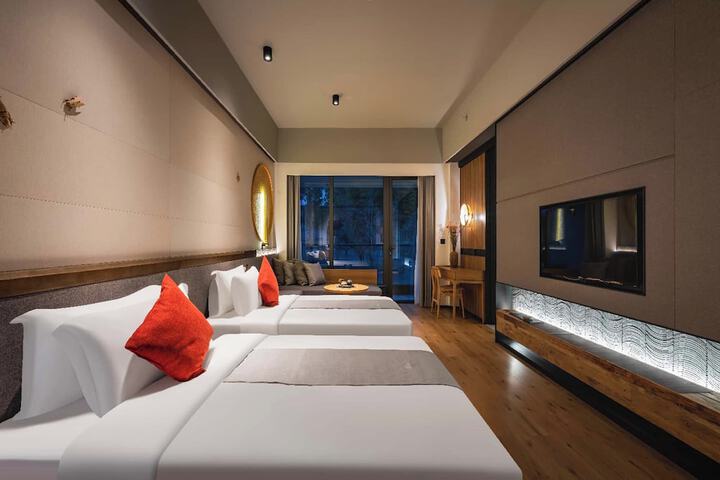 Room 30 of 127