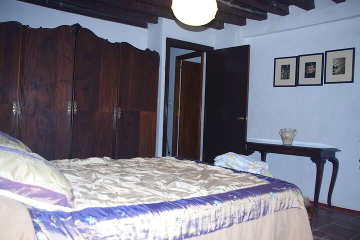 Room 5 of 28