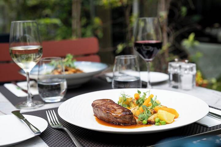 Dining 65 of 90