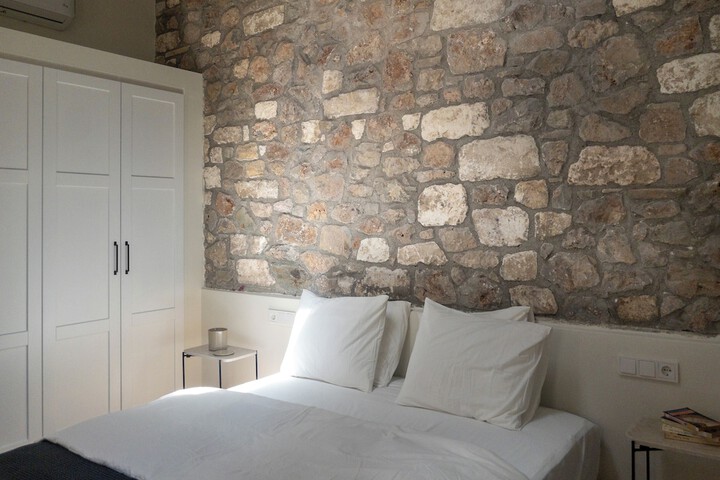 Room 10 of 32