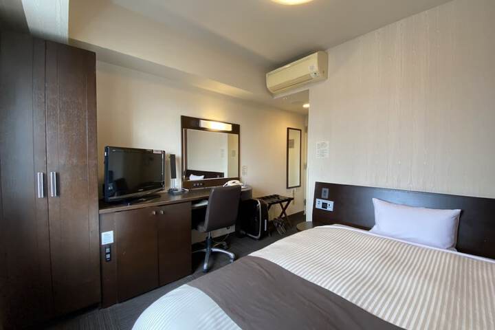 Room 8 of 26