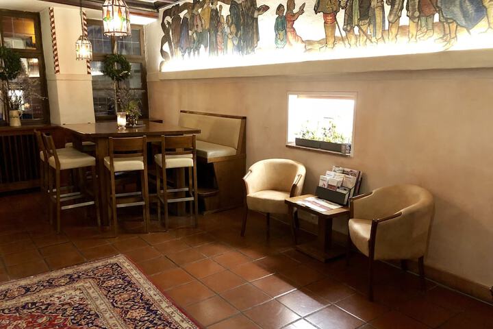 Lounge 100 of 130