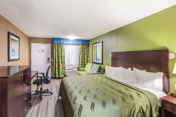 Room 4 of 6