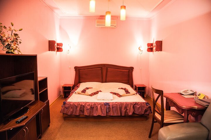 Room 5 of 33