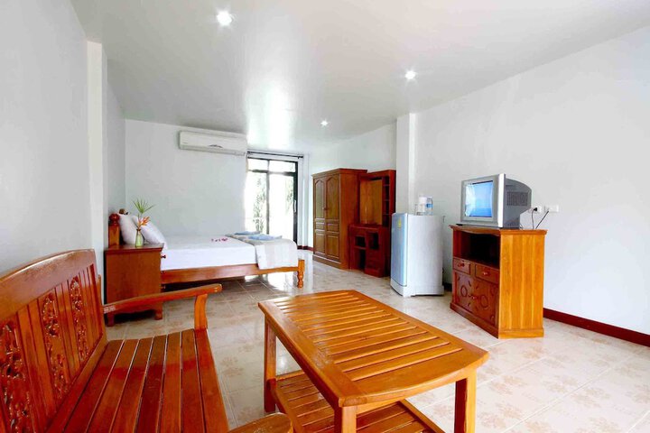 Room 8 of 99