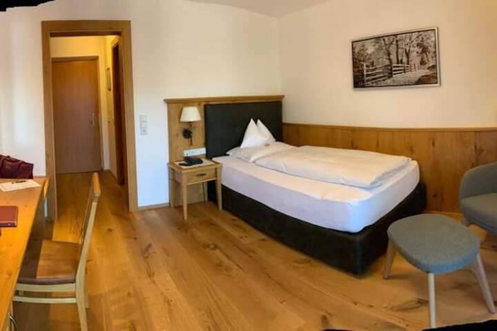 Room 52 of 164
