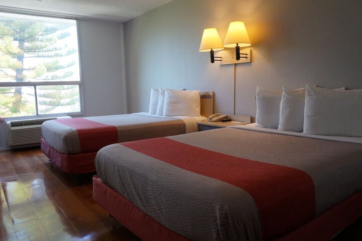 2 Queen Beds (2 of 7)