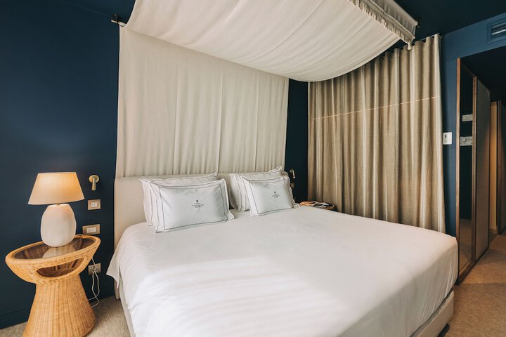 Room 34 of 66